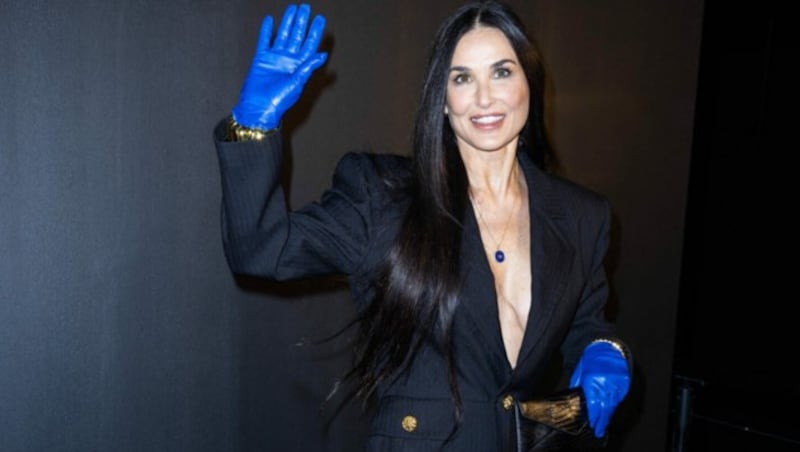 Demi Moore jugendlich schön, aber ohne Botox-Miene in Paris (Bild: www.PPS.at)