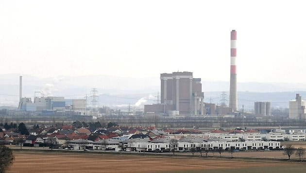 The entire power plant site was several meters under water in September. (Bild: P. Huber)