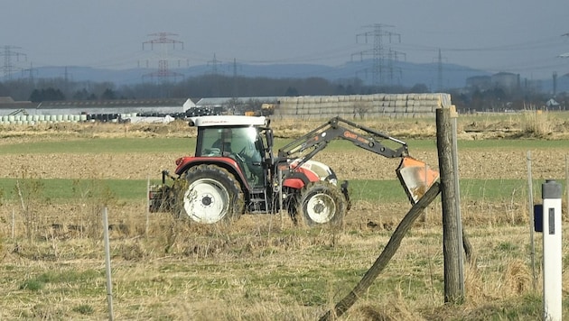 Mit einem Traktor wurde die Dreijährige überrollt. (Symbolbild) (Bild: P. Huber, Krone KREATIV)