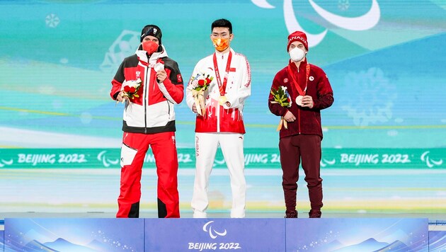 Jingyi Liang (Mitte) holte vor Markus Salcher (li.) Gold (Bild: GEPA)