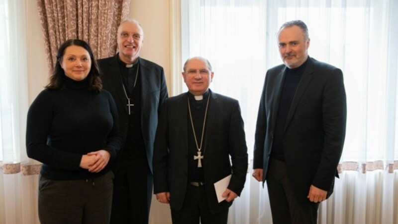 Mag. (FH) Melanie Balaskovics, MA, Direktorin der Caritas, Diözesanbischof Ägidius Zsifkovics, Erzbischof von Košice Bernard Bober und Landeshauptmann Hans Peter Doskozil. (Bild: Bgld. Landesmedienservice )