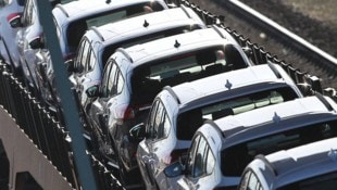 US-Präsident Donald Trump hat Zölle auf alle Autos angekündigt, die nicht in den USA gefertigt wurden – und zwar in der Höhe von 25 Prozent. (Bild: APA/AFP/Daniel Roland)