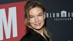 Renee Zellweger lächelt in die Kameras. (Bild: APA/Photo by Evan Agostini/Invision/AP)