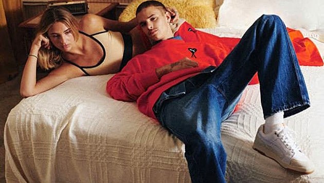 Romeo Beckham posiert mit Freundin Mia Regan für Puma. (Bild: www.PPS.at)
