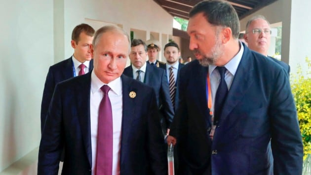 Oleg Deripaska (re.) mit Russlands Staatschef Wladimir Putin (Bild: AP)