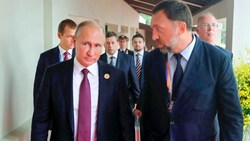 Oleg Deripaska (re.) mit Russlands Staatschef Wladimir Putin (Bild: AP)