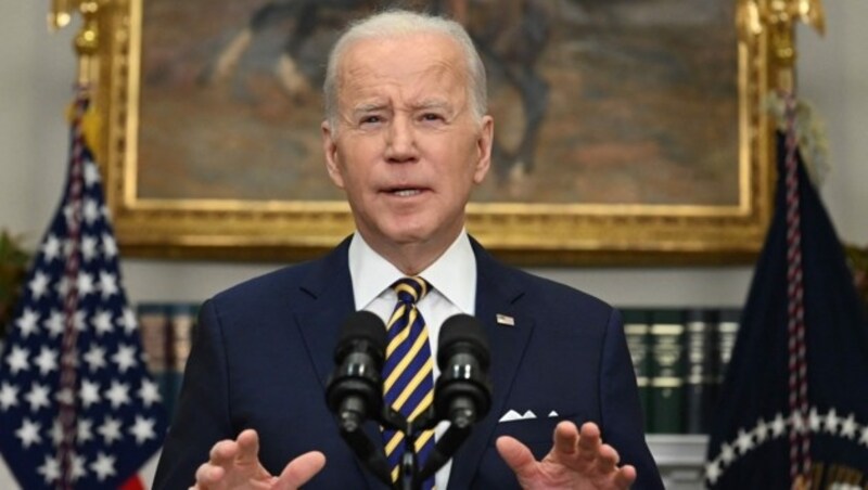 Mit dem Öl-Importstopp reagiert Biden auch auf Druck aus dem US-Parlament. (Bild: APA/AFP/Jim Watson)