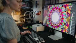 Passend zum neuen Mac Studio hat Apple mit dem Studio Display auch einen intelligenten 5K-Monitor angekündigt. (Bild: Apple)
