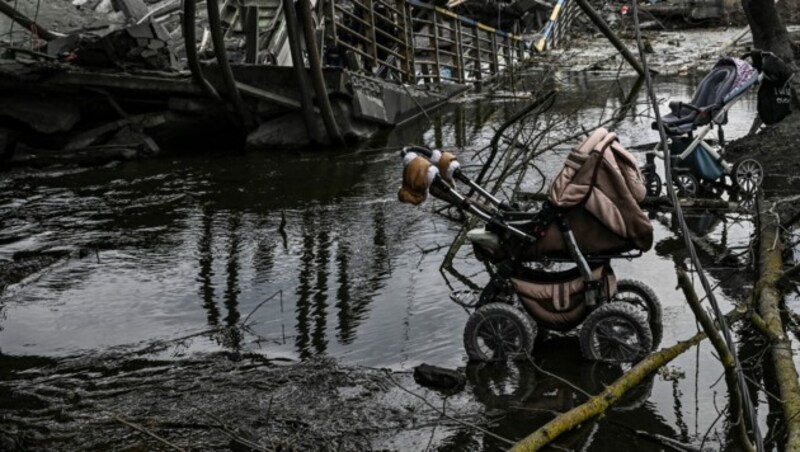 Die meisten Kinder sollen aus der derzeit schwer umkämpften Hafenstadt Mariupol kommen. (Bild: AFP)