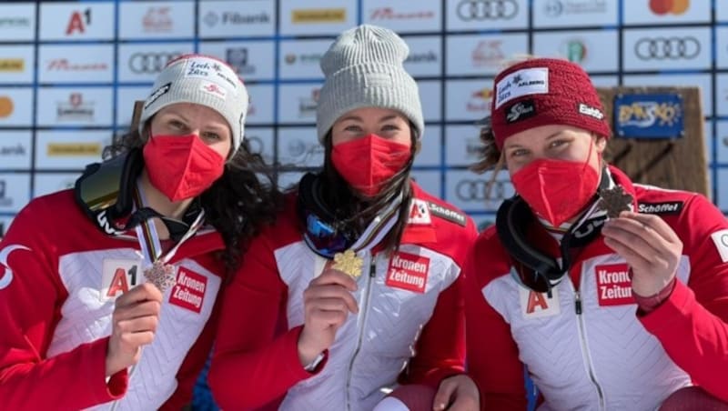 Die Bezauerin Magdalena Kappaurer (l) jubelte in Bansko über Silber im Super-G. (Bild: ÖSV/Schrammel)