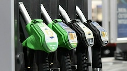Die Treibstoffpreise haben sich zuletzt inflationsdämpfend ausgewirkt, dieser Effekt könnte aber langsam ausfallen. (Bild: P. Huber)