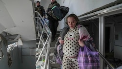 Schwangere oder ultraradikale Kämpferin? Nach dem Angriff auf eine Klinik erzählen Russland und die Ukraine verschiedene Geschichten. (Bild: Associated Press)