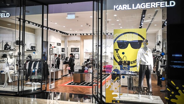 Ein Geschäft des deutschen Modeschöpfers Karl Lagerfeld in einem Einkaufszentrum in Moskau (Bild: AFP)