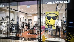 Ein Geschäft des deutschen Modeschöpfers Karl Lagerfeld in einem Einkaufszentrum in Moskau (Bild: AFP)
