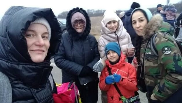 Mit einem Kleinbus holte Manfred Menges die Frauen und zwei Kinder von der polnisch-ukrainischen Grenze ab. (Bild: zVg)