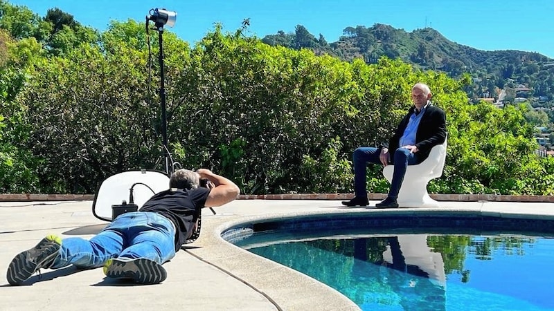 Manfred Baumann beim Fotoshooting mit „Zurück in die Zukunft“-Star Christopher Lloyd. (Bild: Manfred Baumann)