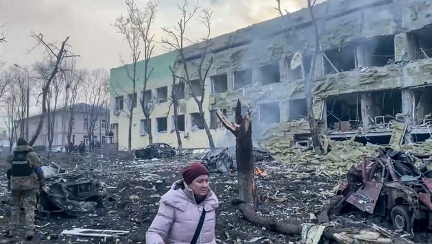 Eine Geburtsklinik in Mariupol wurde bei einem russischen Luftangriff zerstört. (Bild: AP)