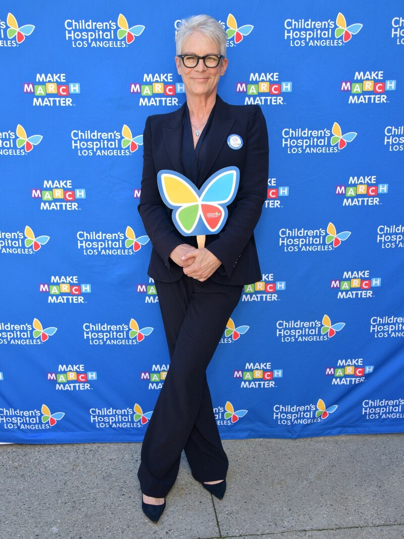 Jamie Lee Curtis wie man sie kennt: Im Hosenanzug bei einer Veranstaltung am 1. März 2022 in Los Angeles. (Bild: APA/Araya Doheny/Getty Images for CHLA/AFP )