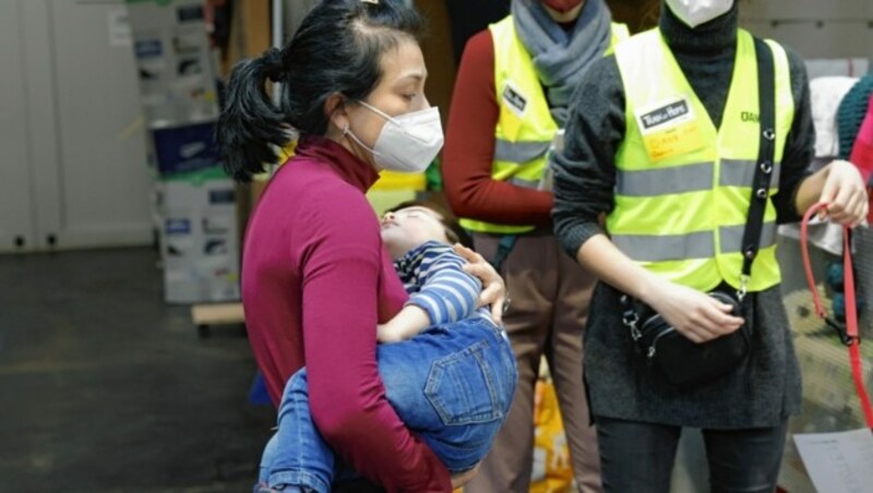 Die Flüchtlinge aus der Ukraine sind von der anstrengenden Reise völlig übermüdet. (Bild: Klemens Groh)