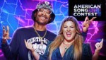Ab 29. März präsentiert ServusTV in Österreich die Weltpremiere des American Song Contests. Snoop Dogg und Kelly Clarkson präsentieren die insgesamt acht Shows. (Bild: Krone KREATIV, NBC)