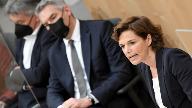 In der Sonntagsfrage baut die SPÖ unter Pamela Rendi-Wagner ihren Vorsprung auf die ÖVP aus. (Bild: APA/Roland Schlager)
