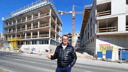 Kollar beim Baukomplex in der Ruster Straße Eisenstadt. Mit 22 Millionen Euro ist es das größte OSG-Projekt bisher. (Bild: Reinhardt Judt)