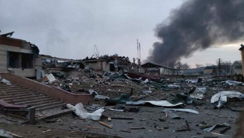 Das Trainingscenter in Jaworiw bei Lemberg wurde durch russische Marschflugkörper völlig zerstört. (Bild: twitter.com/RALee85)