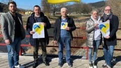 Emotionales Treffen in St. Veit an der Gölsen: Vertreter der österreichisch-ukrainischen Gemeinschaft mit Fischer (li.). (Bild: Lilienfelder Gemeinden und Unternehmen helfen der Ukraine)