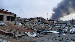 Die Militärbasis glich nach den Raketeneinschlägen einem Trümmerhaufen. 35 Menschen kamen ums Leben. (Bild: zVg)