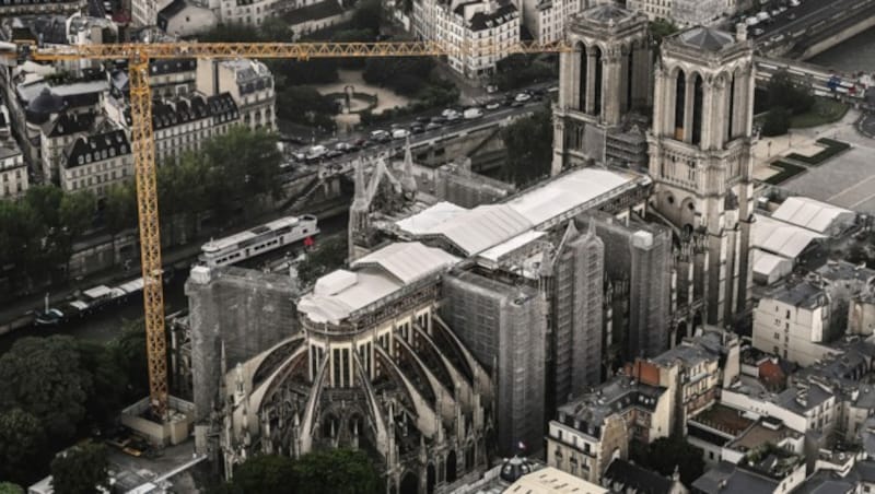 Luftaufnahme zeigt die Kathedrale Notre-Dame (Bild: AFP)