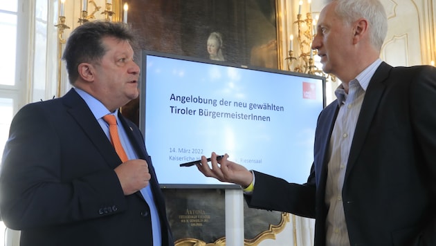 Gemeindeverbandspräsident BM Ernst Schöpf im Gespräch mit „Tiroler Krone“-Redakteur Philipp Neuner. (Bild: Birbaumer Christof)
