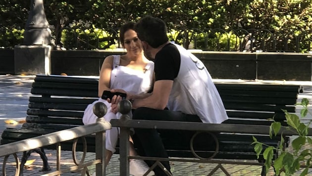 Jennifer Lopez dreht auf Garn Canaria. Die Filmpausen verbringt sie mit ihrem Schatz Ben Affleck gerne auf einer Bank in einem Park. (Bild: www.PPS.at)
