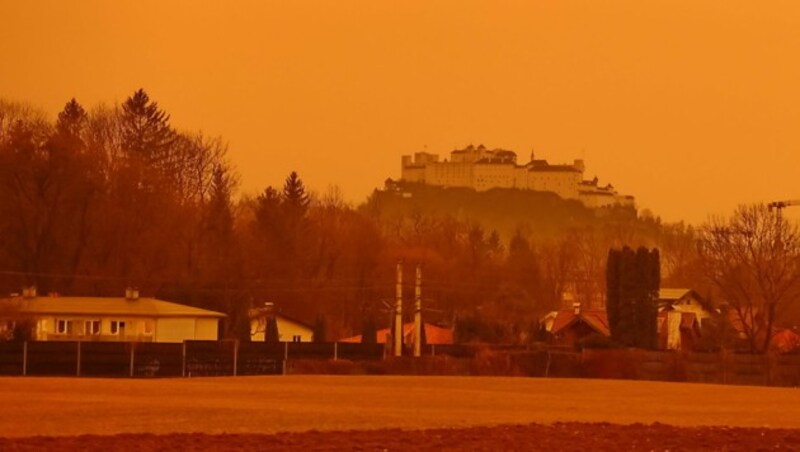 Die Saharastaub-Situation in Salzburg (Bild: APA/FMT-PICTURES)