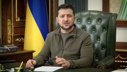 Der ukrainische Präsident Wolodymyr Selenskyj hat sich klar gegen Initiativen für die Abhaltung einer Präsidentenwahl im März, trotz des andauernden russischen Angriffskrieges, ausgesprochen. (Bild: AP)