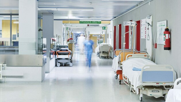 Auch in Krankenhäusern, Kliniken und Pflegeeinrichtungen passieren Straftaten (Symbolbild). (Bild: upixa - stock.adobe.com)