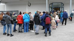 Ankunft der ersten Flüchtlinge im Ankunftszentrum auf der Messe Graz (Bild: Christian Jauschowetz)