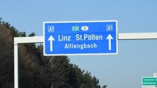 Zum Zusammenstoß mit einem Pkw kam es auf der A1 Richtungsfahrbahn Linz (Symbolbild). (Bild: P. Huber)