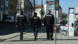 Dank des Einschreitens der Polizei wurde der Obdachlose nun in eine psychiatrische Klinik gebracht (Symbolbild). (Bild: P. Huber)