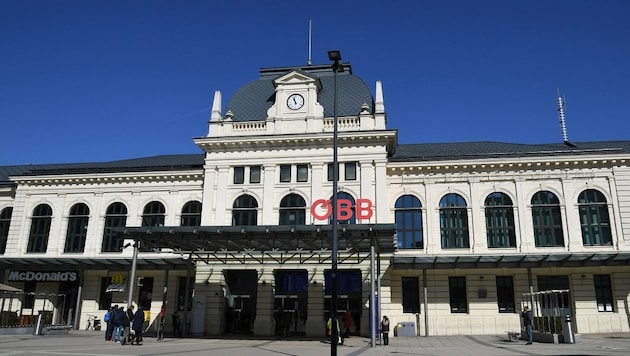 Der Bahnhof in der Landeshauptstadt St. Pölten schafft es im NÖ-Ranking auf Platz 4 – ex aequo mit Wiener Neustadt. (Bild: P. Huber)