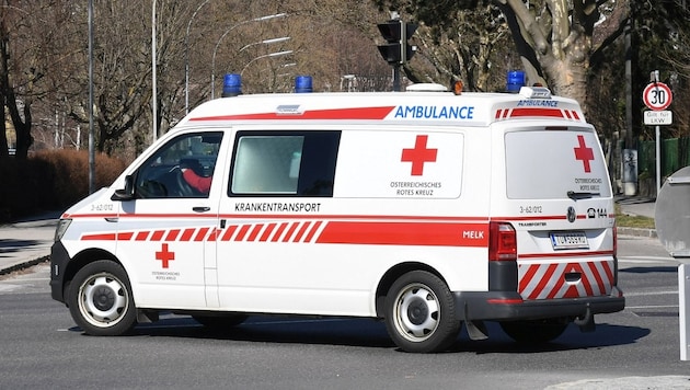 The eight-year-old was taken to hospital by ambulance. (symbolic image). (Bild: P. Huber)