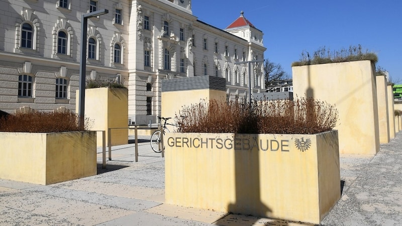 İki genç St Pölten Eyalet Mahkemesi'ne hesap vermek zorunda kaldı. (Bild: P. Huber)