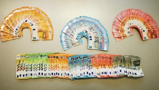 Az elkövetők nagy összegű készpénzt loptak banki széfekből. (Bild: LPD Steiermark)