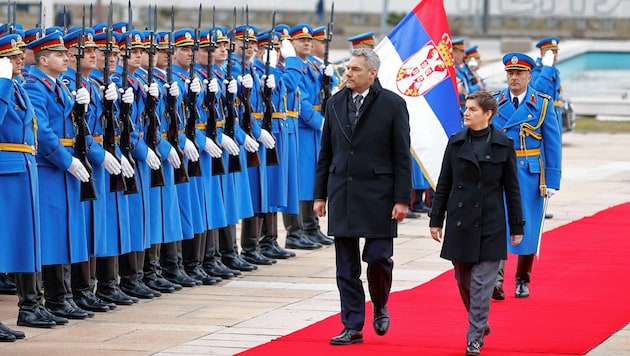 Kanzler Karl Nehammer in Belgrad mit Serbiens Premierministerin Ana Brnabic (Bild: Dragan Tatic)