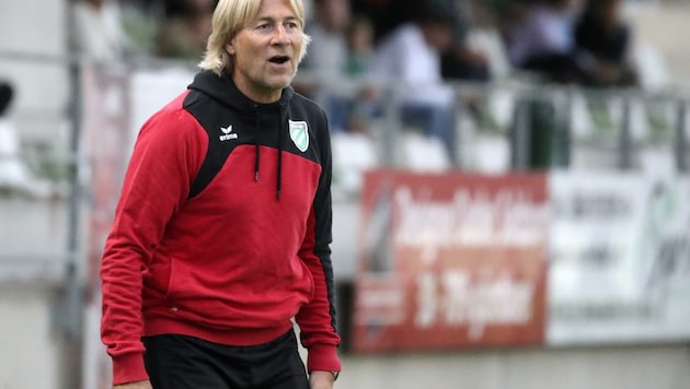 Wals-Grünau mit Coach Franz Aigner musste den Auftakt gegen Saalfelden coronabedingt absagen. (Bild: Tröster Andreas)