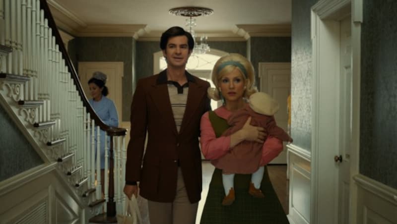 Andrew Garfield als Jim Bakker und Jessica Chastain als Tammy Faye Bakker in „The Eyes of Tammy Faye“. (Bild: © 2021 20th Century Studios All Rights Reserved)