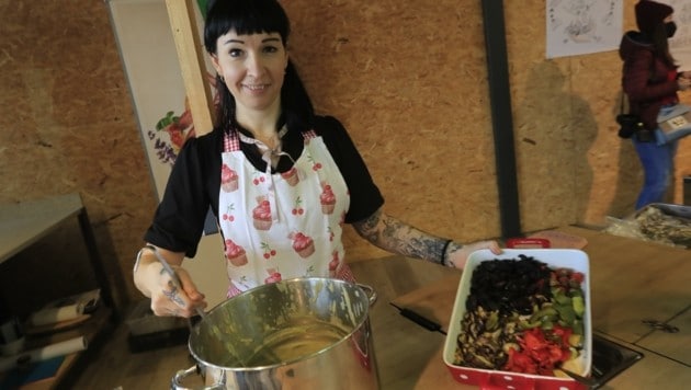 Gemüsesuppe, Brownies und Ketchup: Karin Kaufmann zaubert aus Abfallprodukten köstliche Delikatessen. (Bild: Birbaumer Christof)