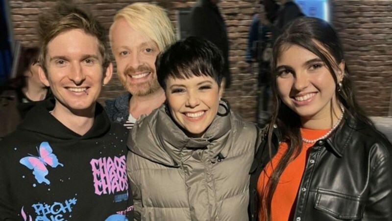 Lukas Lach, Ross Antony, Francine Jordi und Maibritt (v. li.) mit dem Song „In allen Farben“. (Bild: Lukas Lach/Ross Antony)