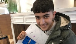 Husein freute sich über das Geschenk samt Karte von seinen Freunden (Bild: zVg)