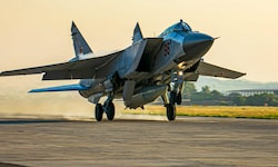 Ein russischer MiG-31-Kampfjet mit einer „Kinschal“-Hyperschallrakete