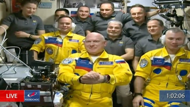 Bislang verläuft die Zusammenarbeit im All noch recht reibungslos - erst kürzlich sind etwa russische Kosmonauten in den ukrainischen Nationalfarben eingezogen. (Bild: AP)
